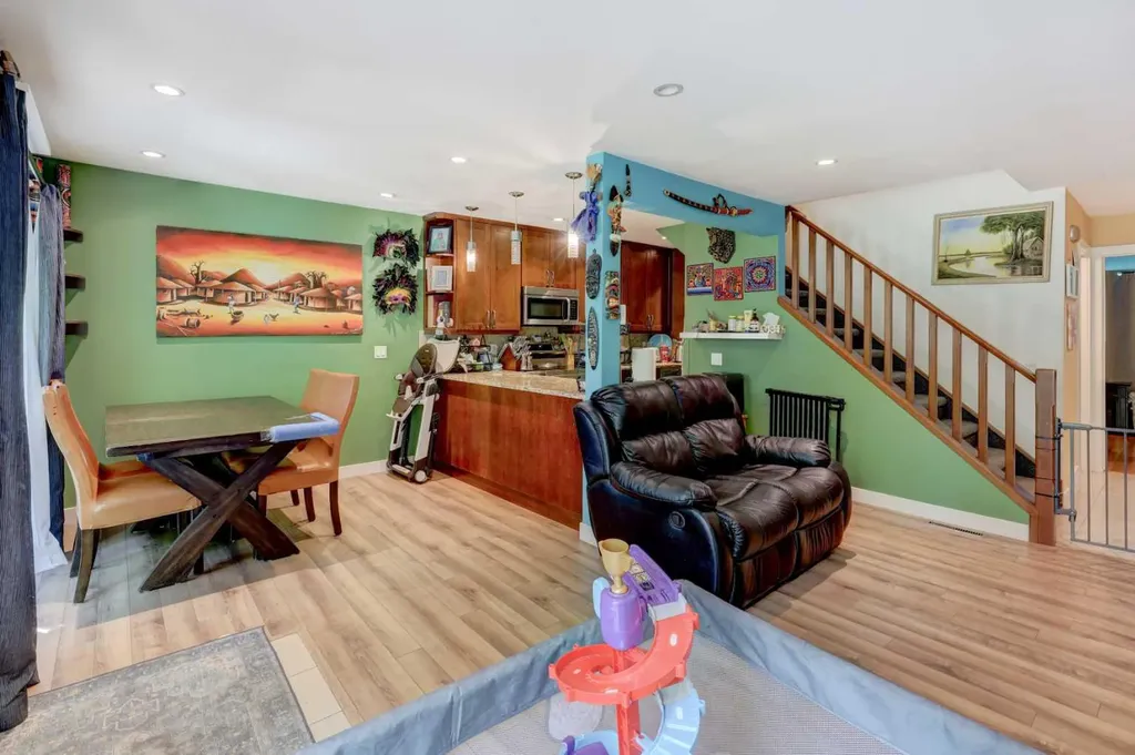7622 34 Avenue NW Calgary AB T3B 1N6