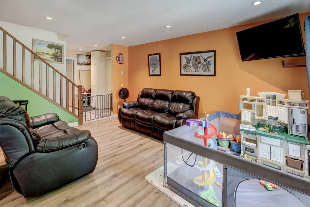 7622 34 Avenue NW Calgary AB T3B 1N6