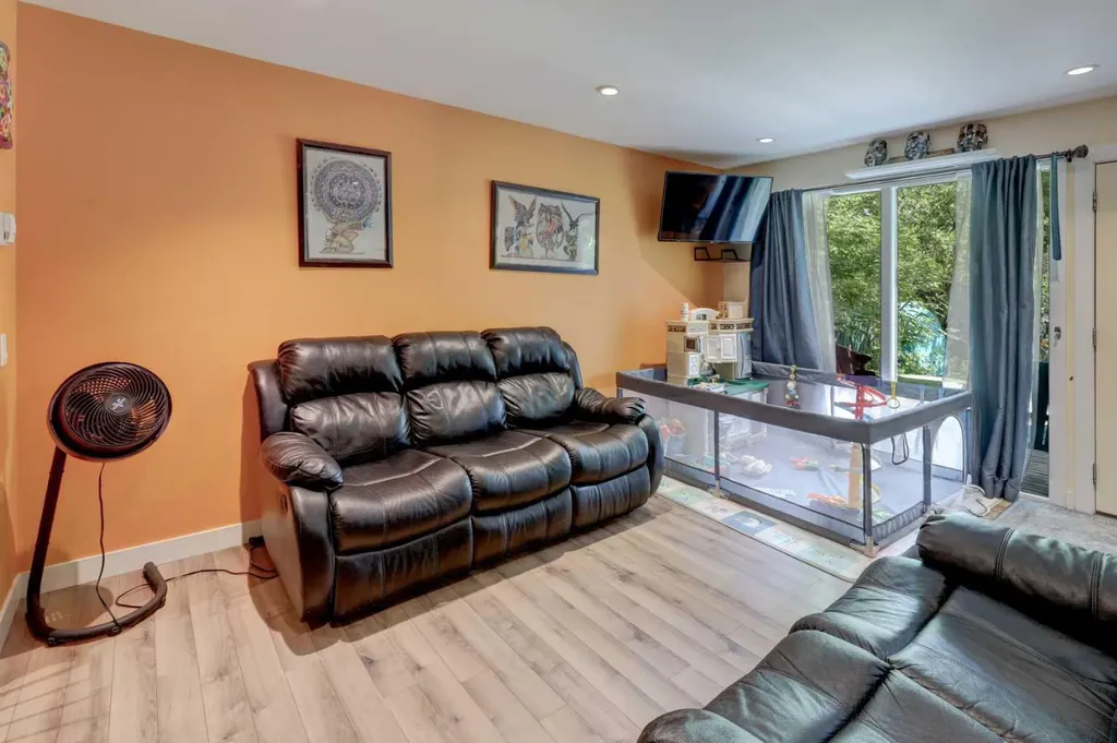 7622 34 Avenue NW Calgary AB T3B 1N6