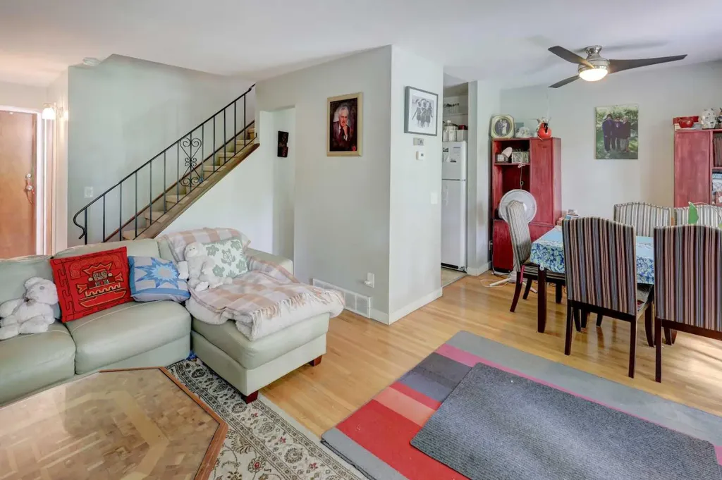 7624 34 Avenue NW Calgary AB T3B 1N6