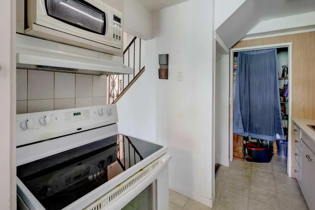 7624 34 Avenue NW Calgary AB T3B 1N6