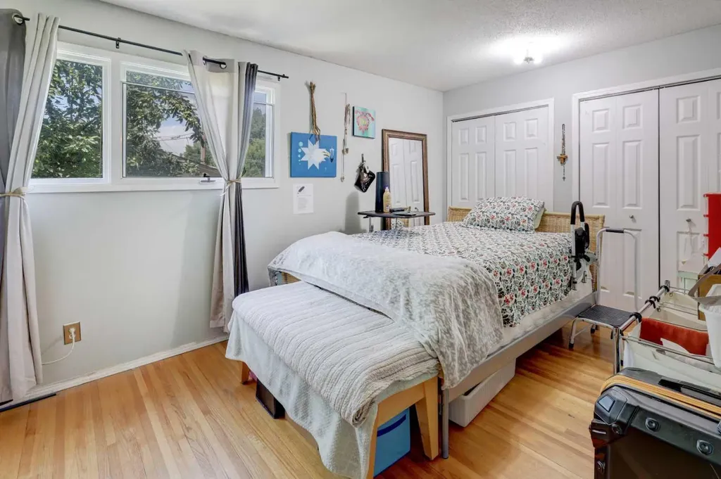 7624 34 Avenue NW Calgary AB T3B 1N6