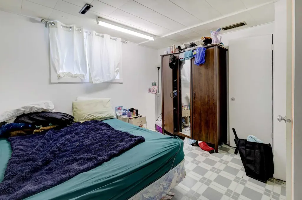 7624 34 Avenue NW Calgary AB T3B 1N6