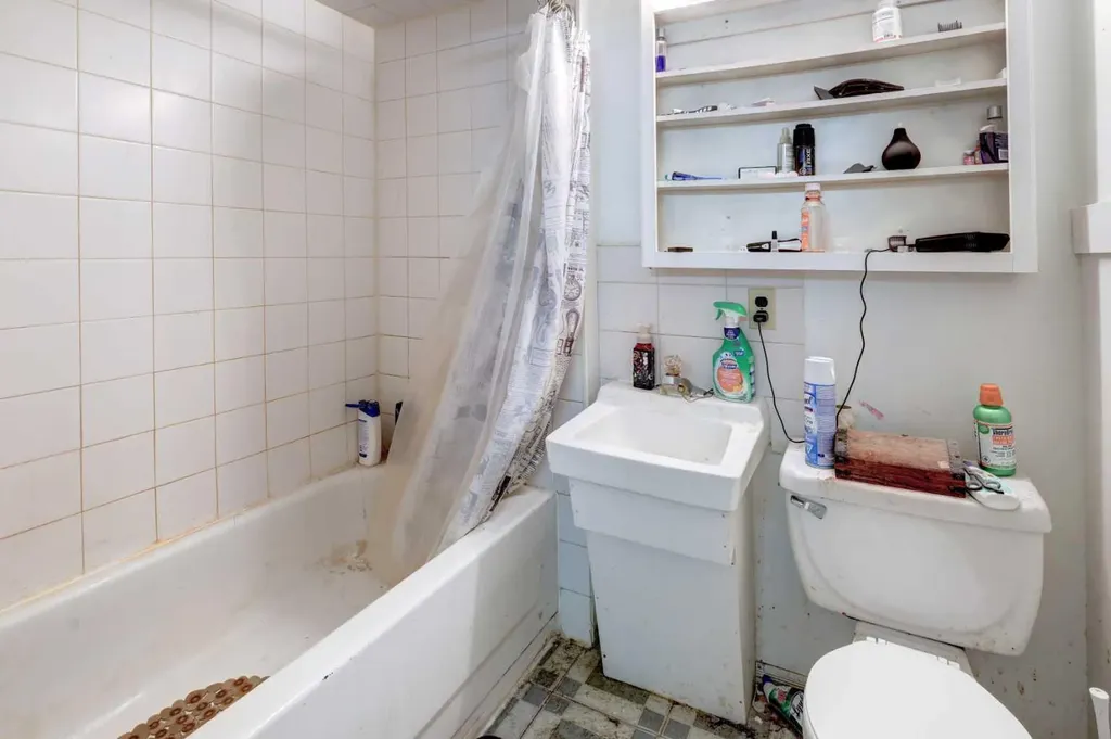 7624 34 Avenue NW Calgary AB T3B 1N6