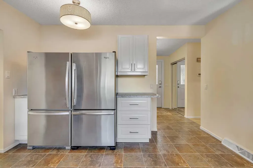 3415 Benton Drive NW Calgary AB T2L1W7
