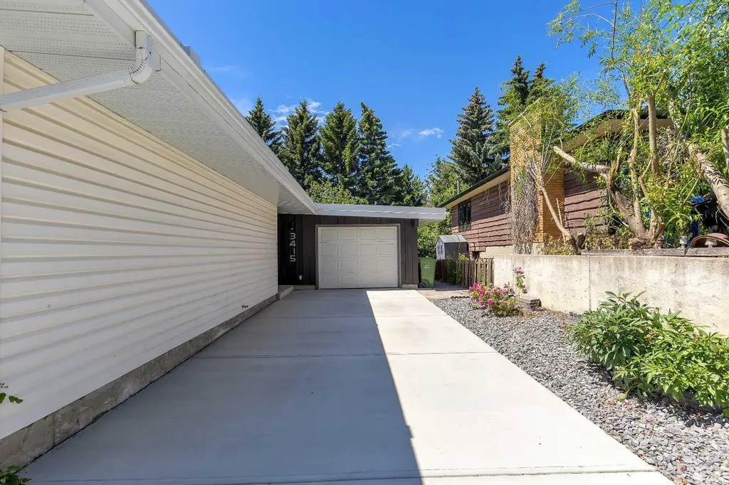 3415 Benton Drive NW Calgary AB T2L1W7