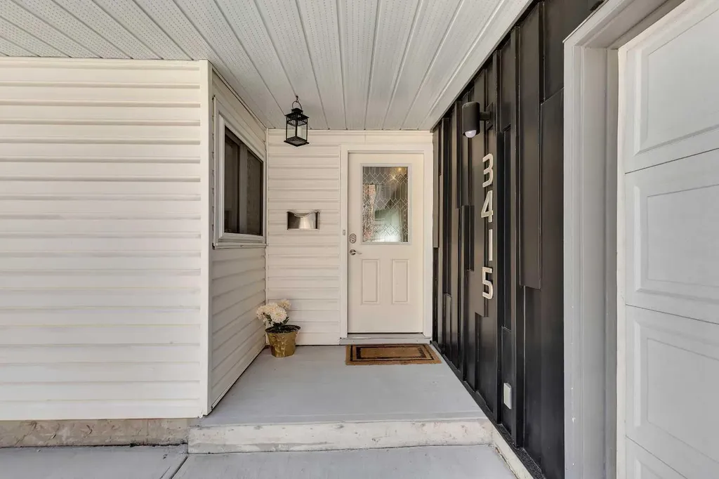 3415 Benton Drive NW Calgary AB T2L1W7