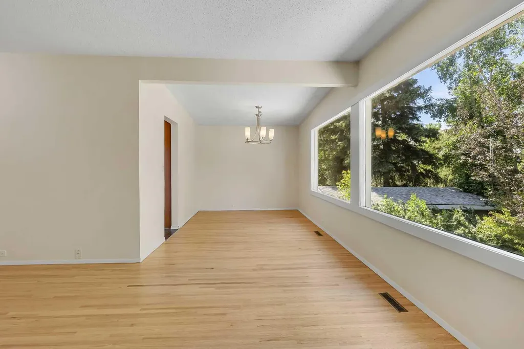 3415 Benton Drive NW Calgary AB T2L1W7