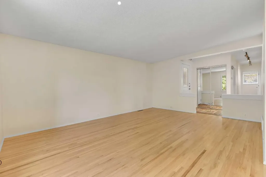3415 Benton Drive NW Calgary AB T2L1W7