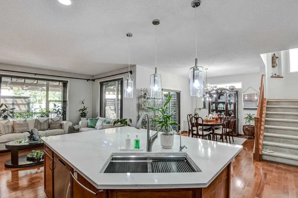 225 Chapala Drive SE Calgary AB T2X 3T5