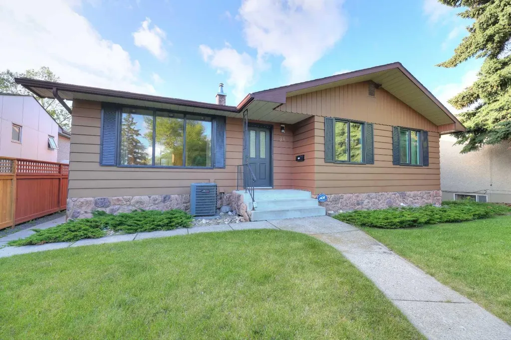 31 Rosery Drive NW Calgary AB T2K 1L4