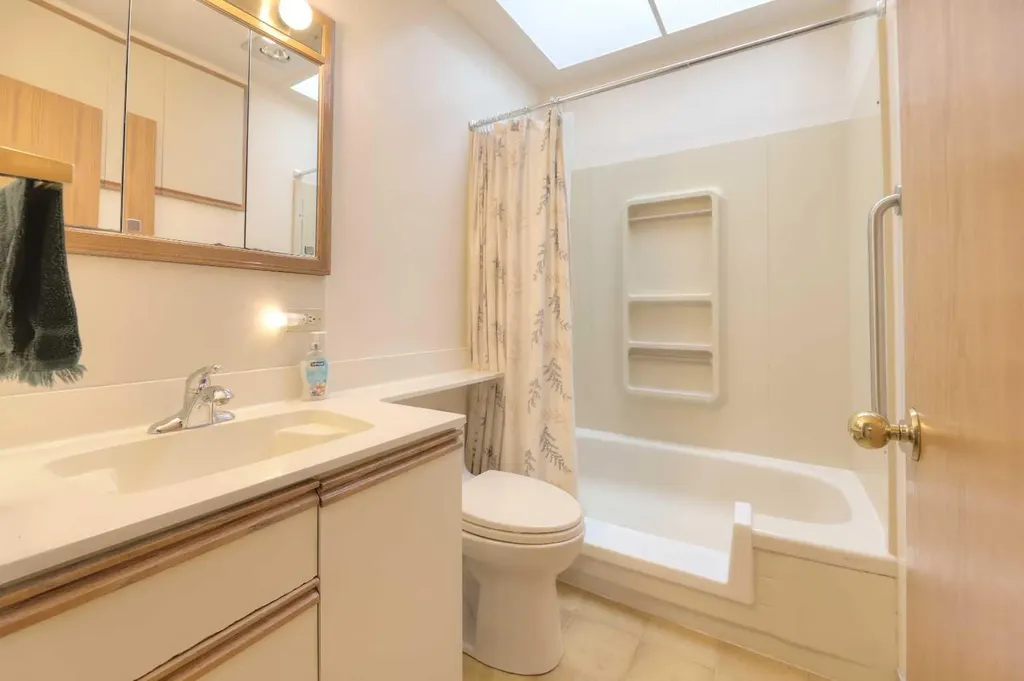 31 Rosery Drive NW Calgary AB T2K 1L4