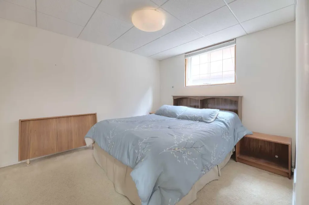 31 Rosery Drive NW Calgary AB T2K 1L4