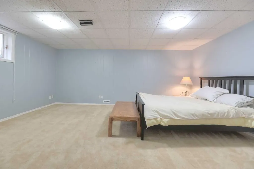 31 Rosery Drive NW Calgary AB T2K 1L4
