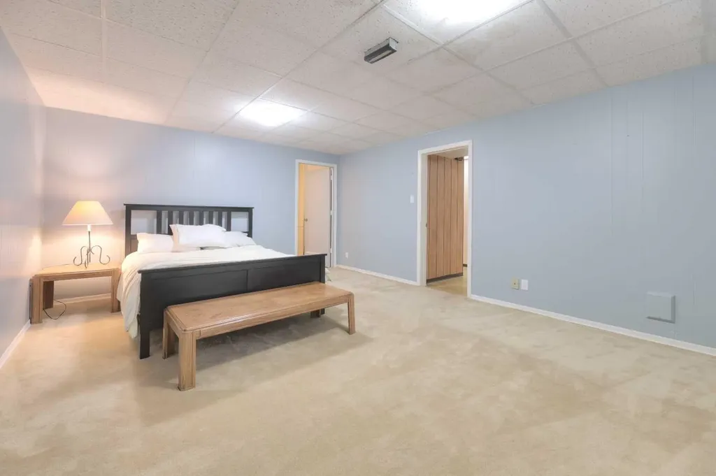 31 Rosery Drive NW Calgary AB T2K 1L4
