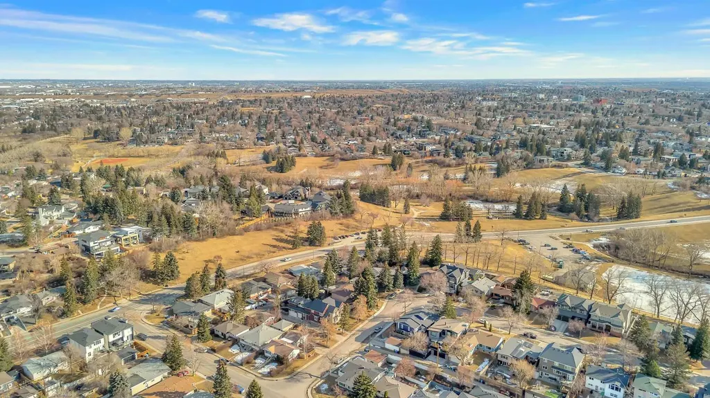 31 Rosery Drive NW Calgary AB T2K 1L4