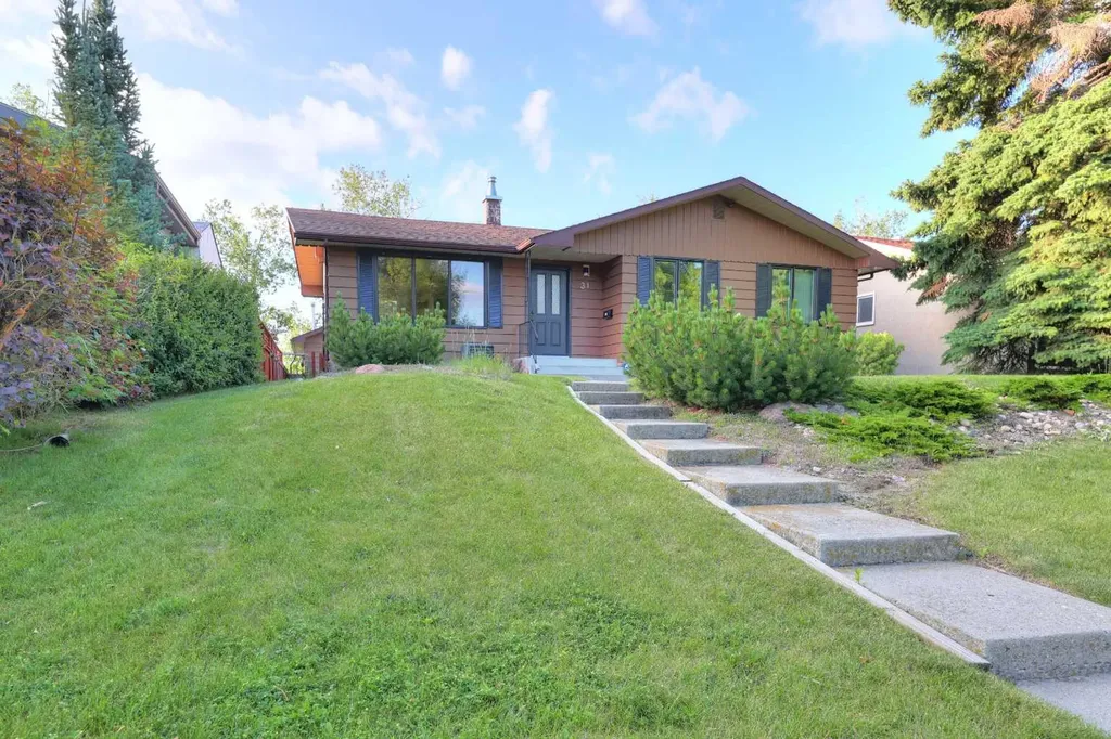 31 Rosery Drive NW Calgary AB T2K 1L4
