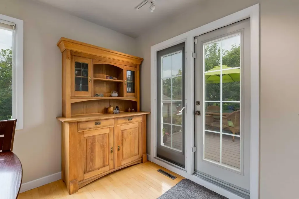 4903 Carney Road NW Calgary AB T2L 1E6