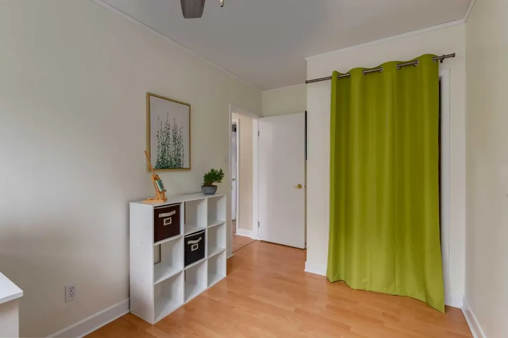 4903 Carney Road NW Calgary AB T2L 1E6