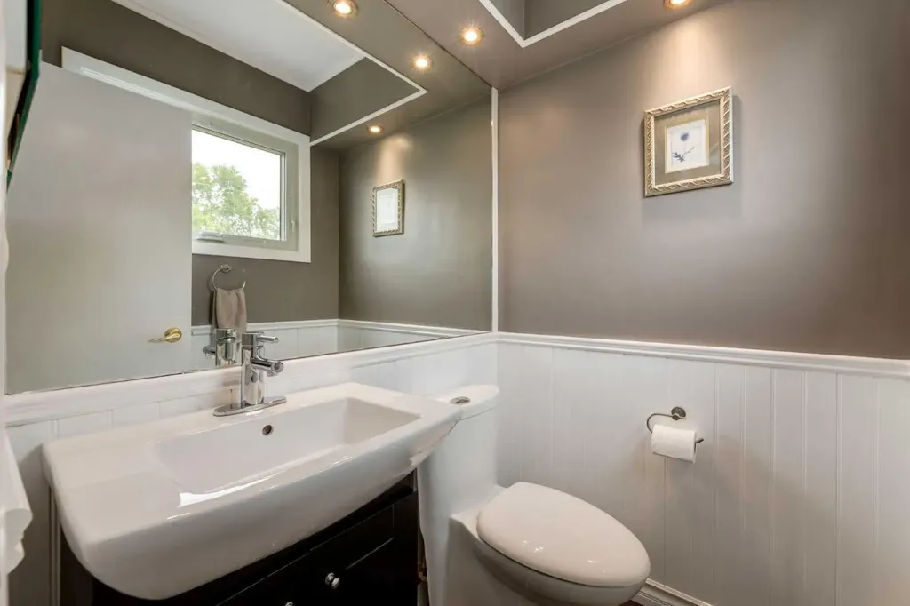 4903 Carney Road NW Calgary AB T2L 1E6