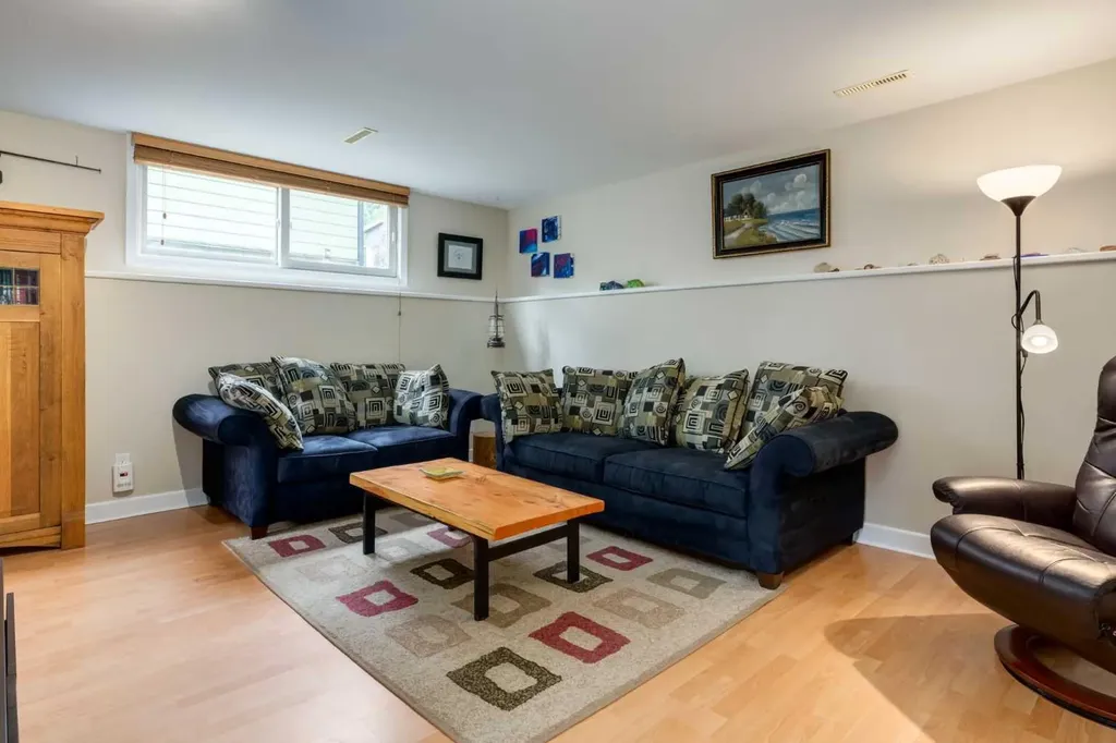4903 Carney Road NW Calgary AB T2L 1E6