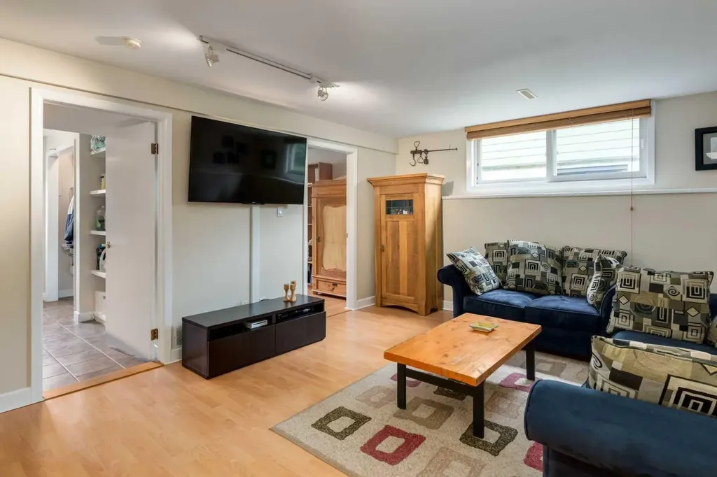 4903 Carney Road NW Calgary AB T2L 1E6