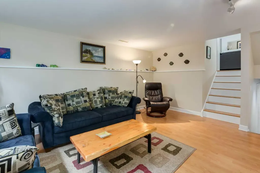4903 Carney Road NW Calgary AB T2L 1E6