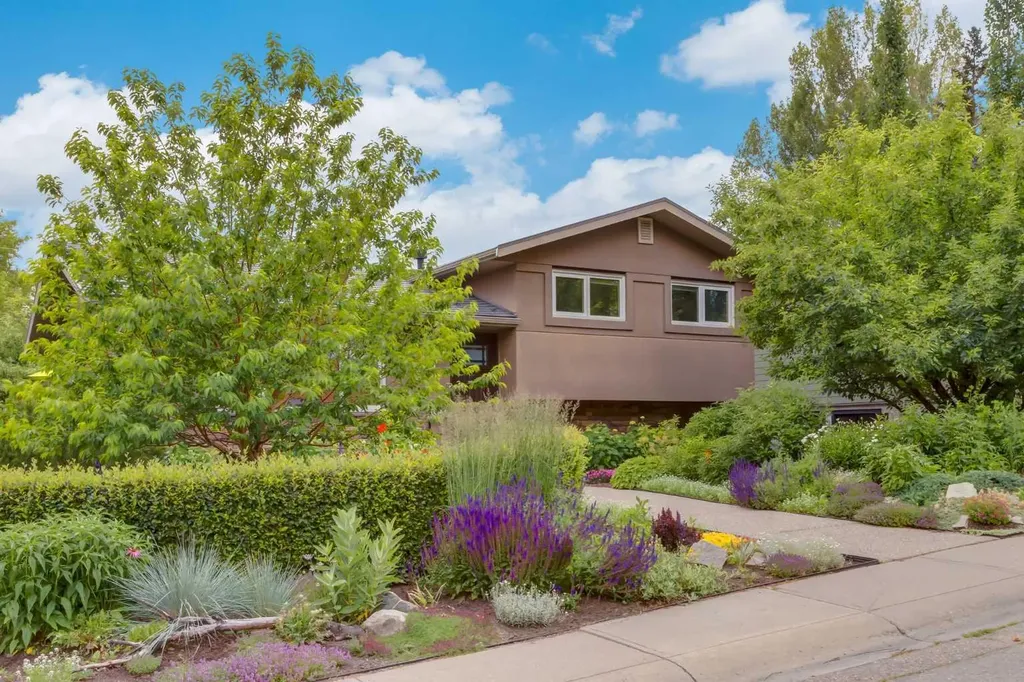 4903 Carney Road NW Calgary AB T2L 1E6