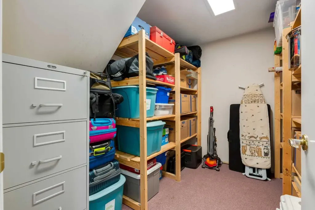 4903 Carney Road NW Calgary AB T2L 1E6