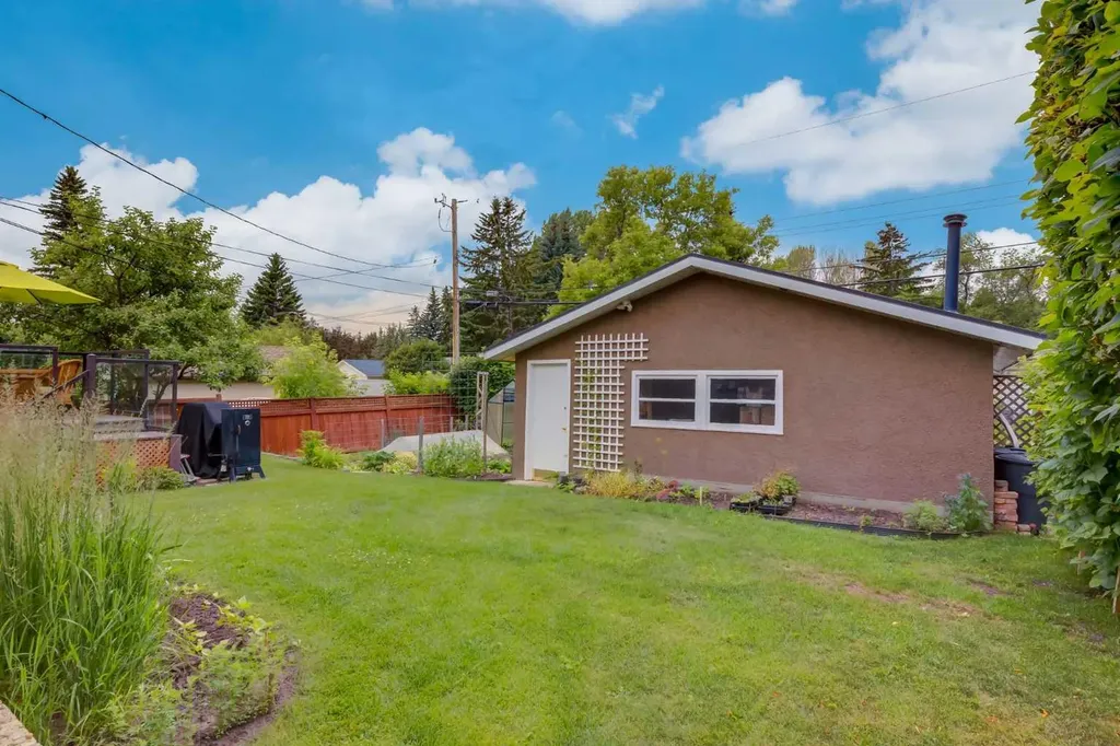 4903 Carney Road NW Calgary AB T2L 1E6