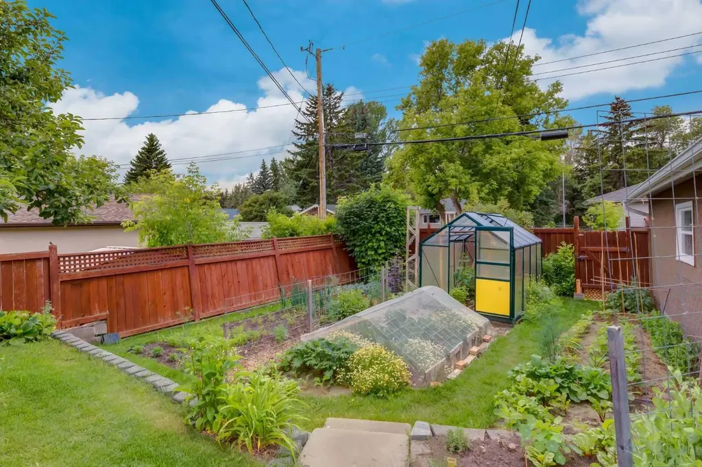 4903 Carney Road NW Calgary AB T2L 1E6