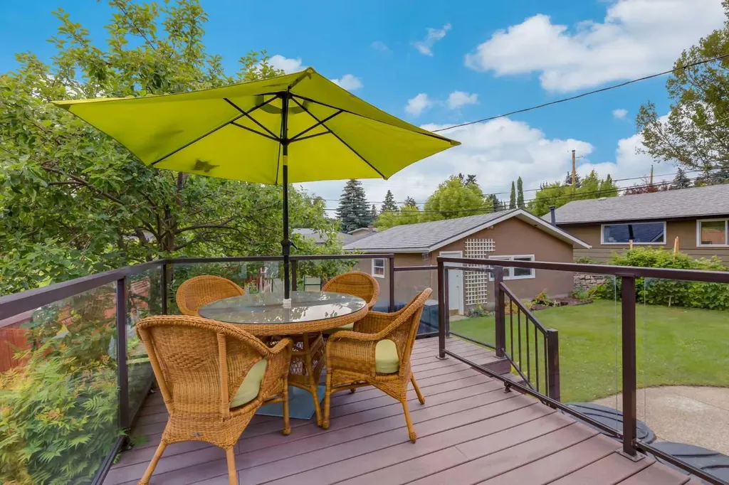 4903 Carney Road NW Calgary AB T2L 1E6