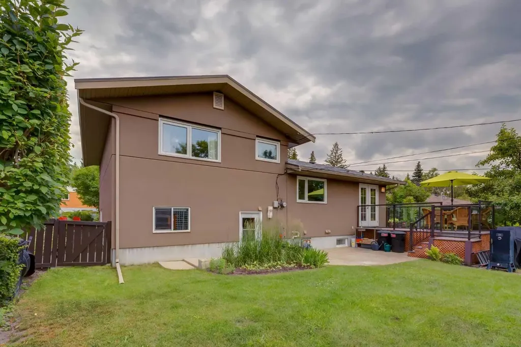 4903 Carney Road NW Calgary AB T2L 1E6