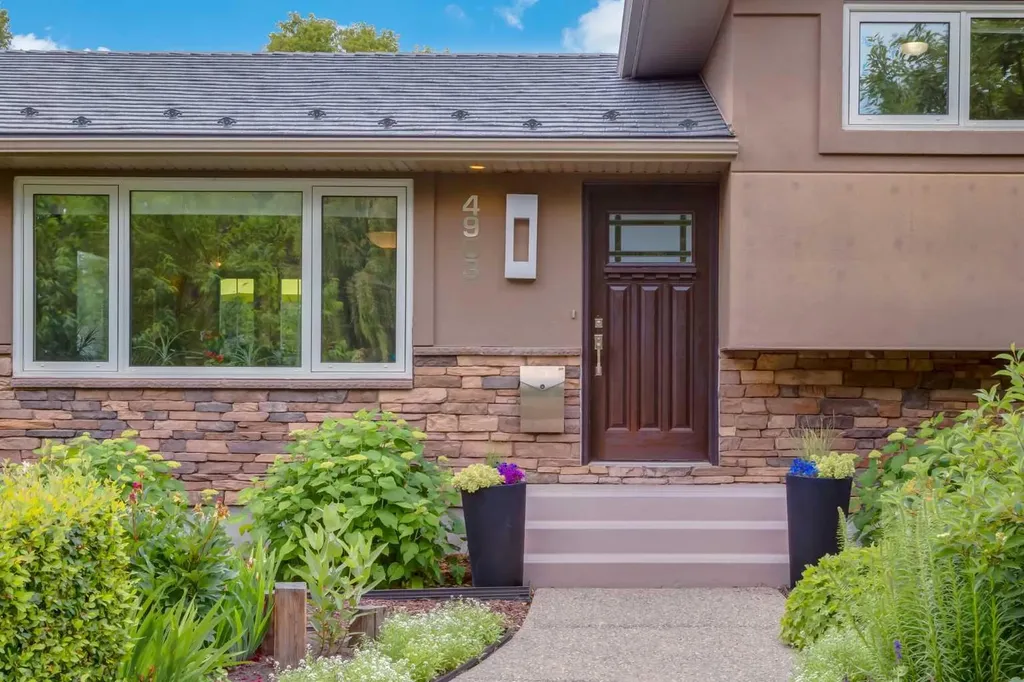 4903 Carney Road NW Calgary AB T2L 1E6