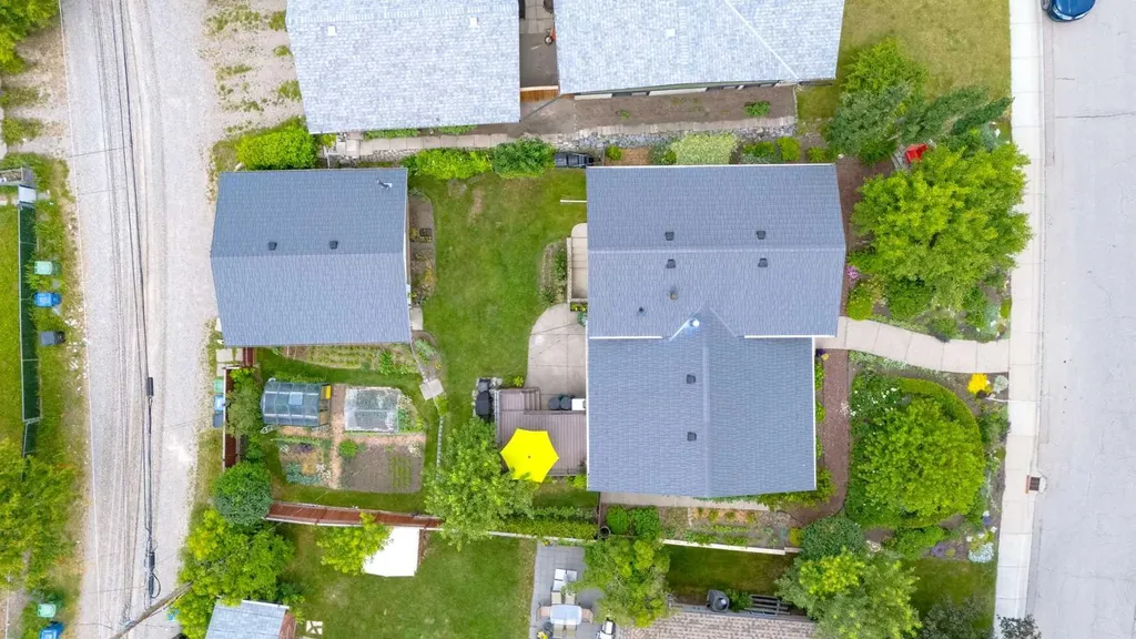 4903 Carney Road NW Calgary AB T2L 1E6