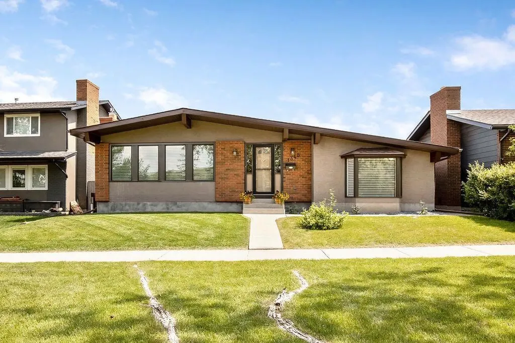 1348 Norfolk Drive NW Calgary AB T2K 5P6