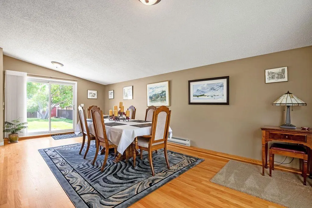 1348 Norfolk Drive NW Calgary AB T2K 5P6