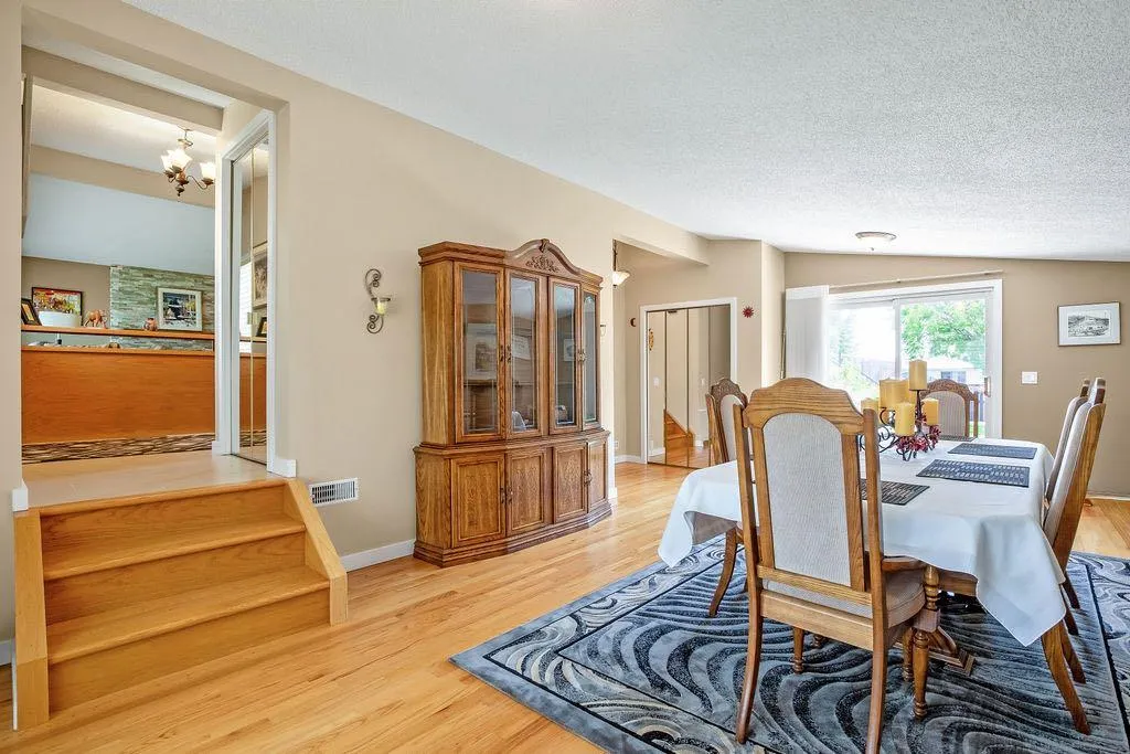 1348 Norfolk Drive NW Calgary AB T2K 5P6