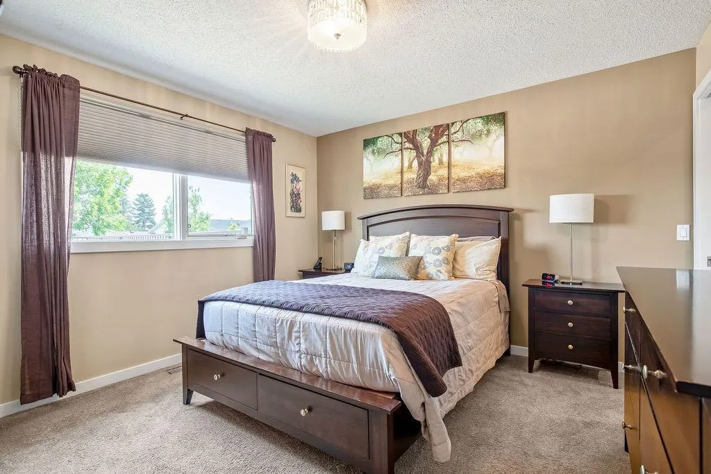 1348 Norfolk Drive NW Calgary AB T2K 5P6