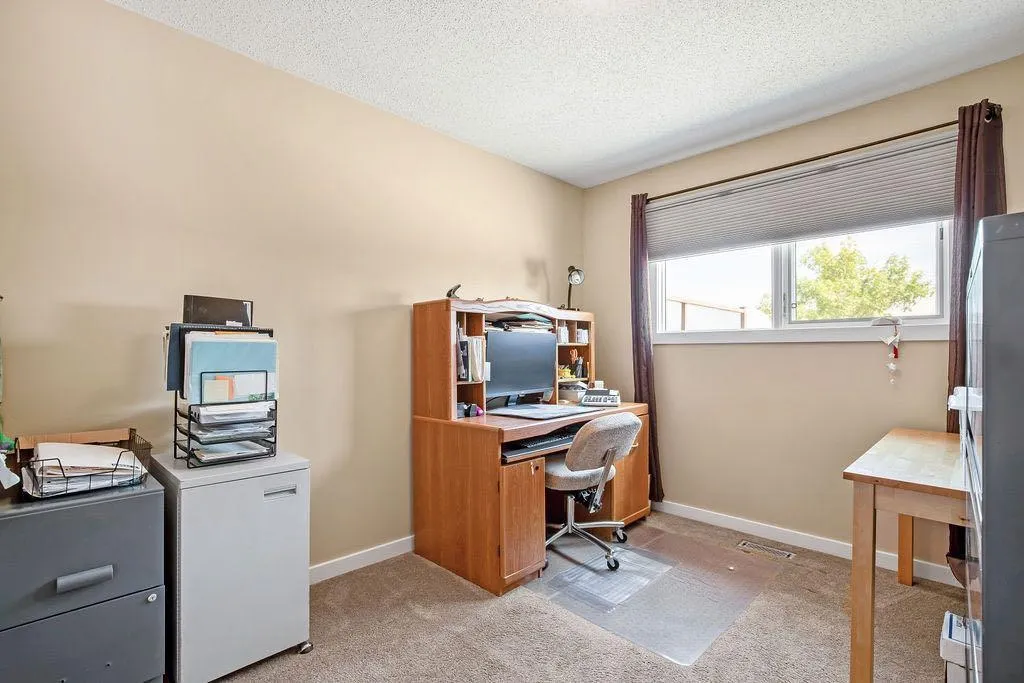 1348 Norfolk Drive NW Calgary AB T2K 5P6