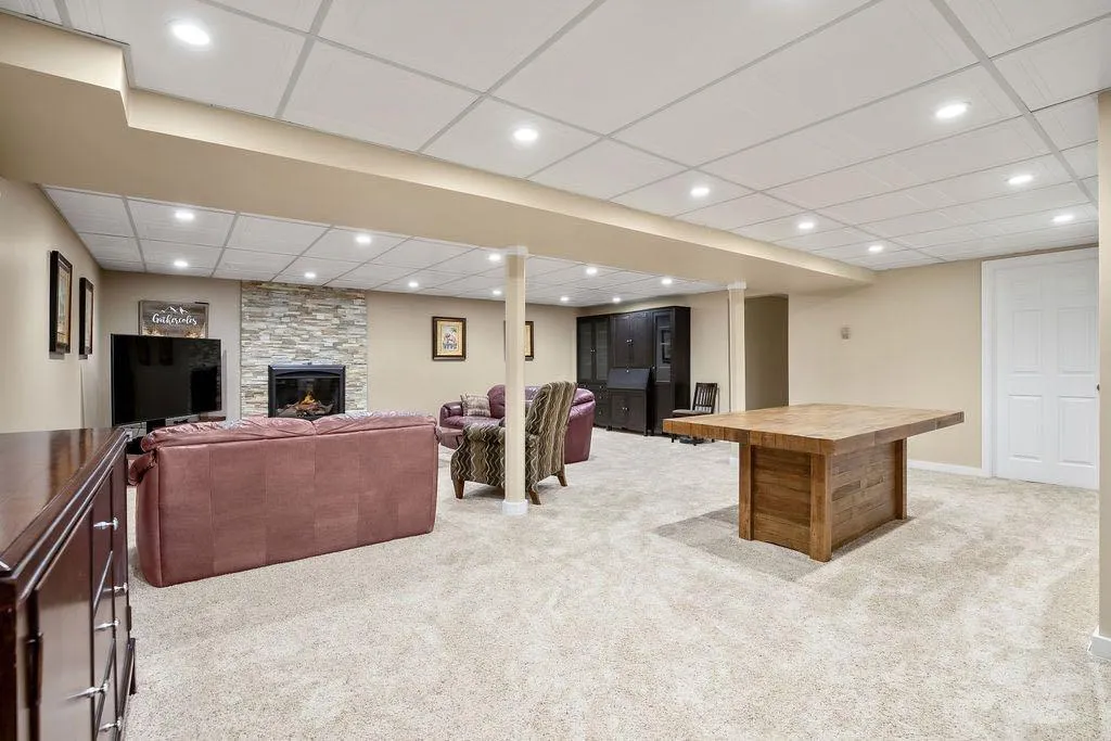 1348 Norfolk Drive NW Calgary AB T2K 5P6