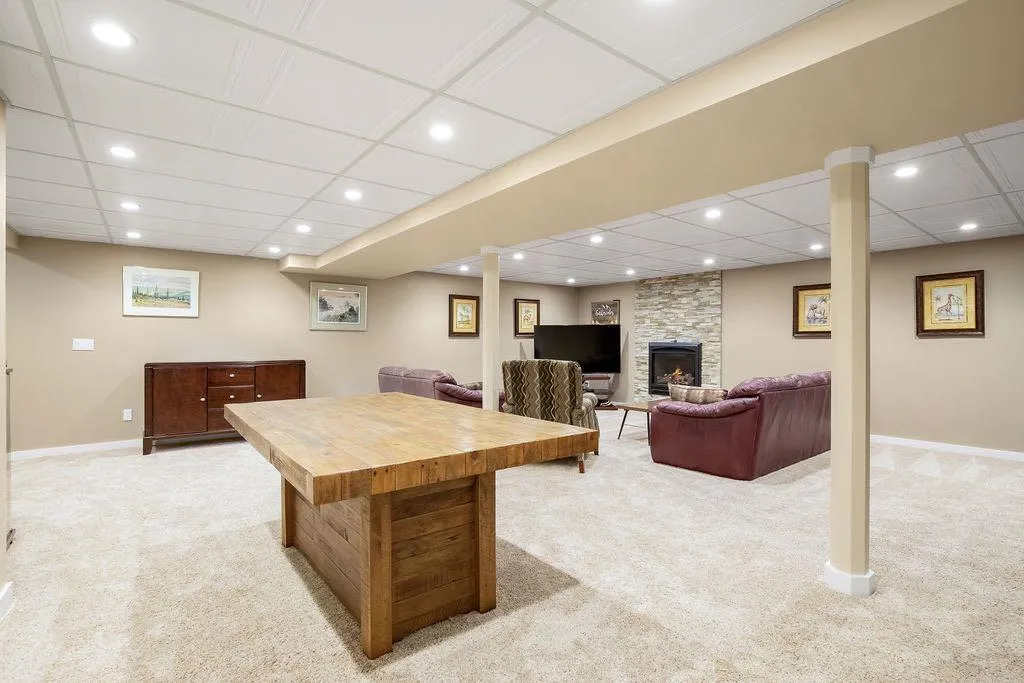 1348 Norfolk Drive NW Calgary AB T2K 5P6