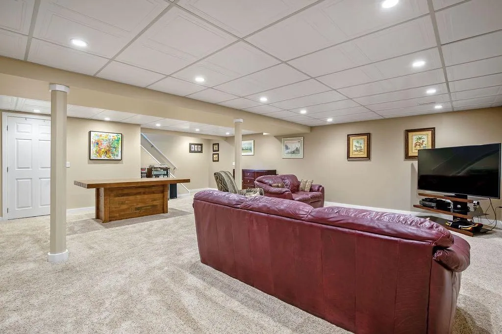 1348 Norfolk Drive NW Calgary AB T2K 5P6