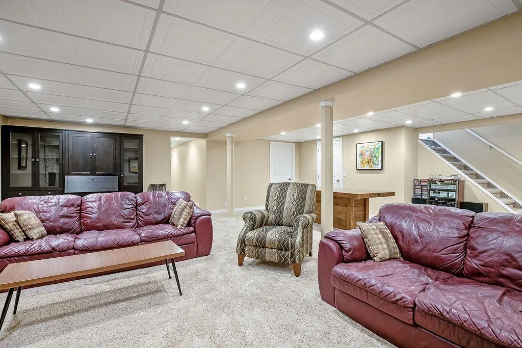 1348 Norfolk Drive NW Calgary AB T2K 5P6