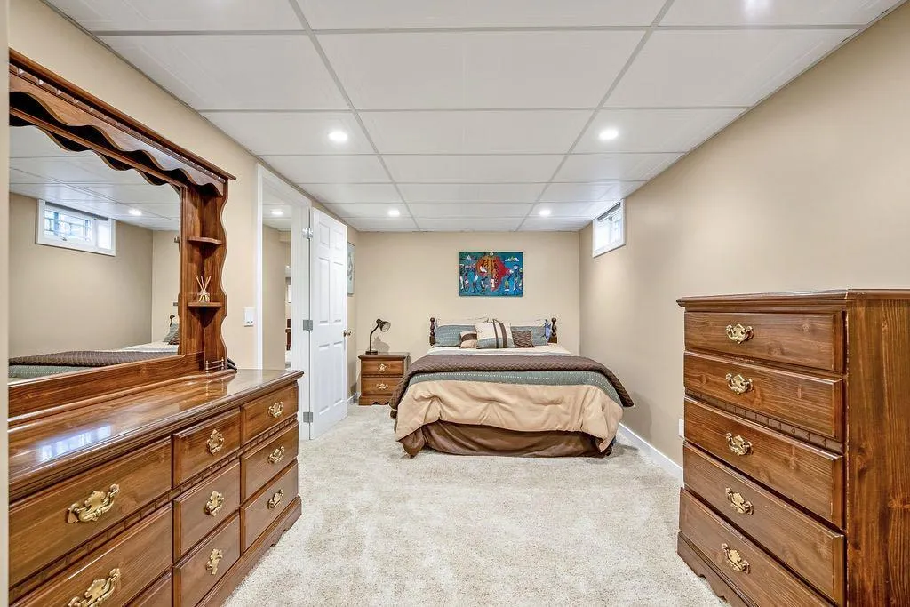 1348 Norfolk Drive NW Calgary AB T2K 5P6