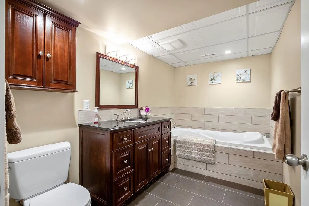1348 Norfolk Drive NW Calgary AB T2K 5P6