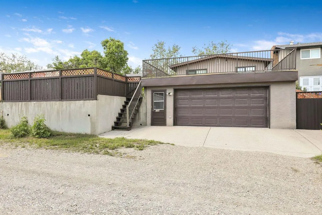 1348 Norfolk Drive NW Calgary AB T2K 5P6