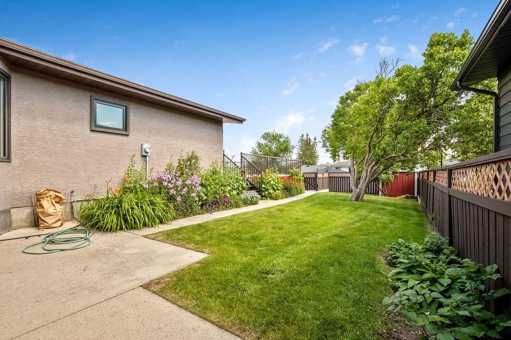 1348 Norfolk Drive NW Calgary AB T2K 5P6