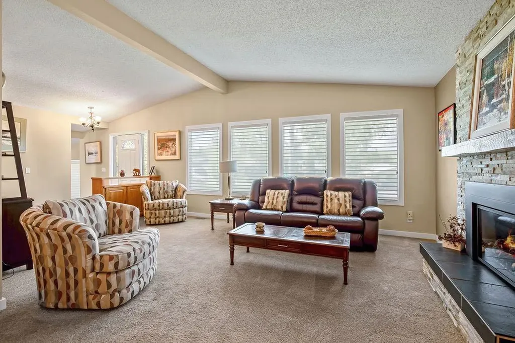 1348 Norfolk Drive NW Calgary AB T2K 5P6