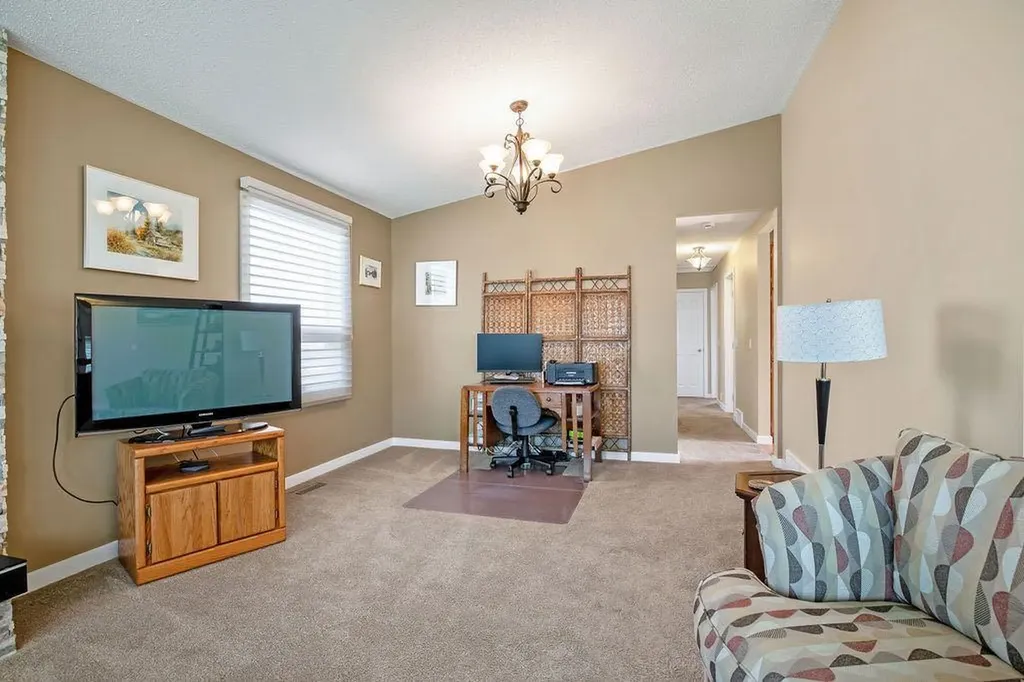 1348 Norfolk Drive NW Calgary AB T2K 5P6